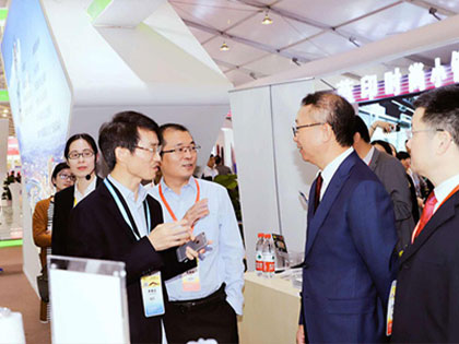 중국 방직 의류 협의회 회장 Sun Ruizhe, Xingfa Chemical Fiber Group 전시장 시찰 및 안내